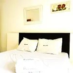 Apartamento Com Estrutura De Hotel Em Copacabana