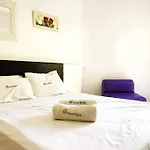 Apartamento Com Estrutura De Hotel Em Copacabana